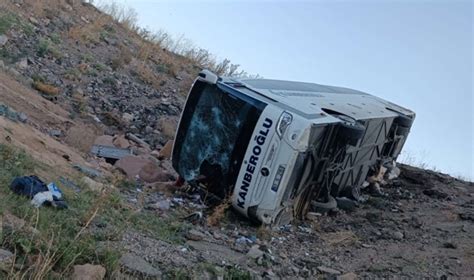 Erzurum’da yolcu otobüsü şarampole devrildi: 3 kişi hayatını kaybetti, 22 yaralı